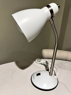 LEPOWER Metal Desk Lamp, Adjustable Goose Neck Table Lamp, Eye-Caring Study Desk